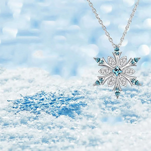 Collana con design a fiocco di neve invernale di Cao Shi, Giappone e Corea, con pendente raffinato da donna, gioielli natalizi alla moda - Product Image 5
