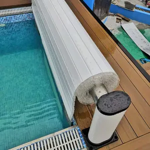 Revêtement protecteur de couverture de piscine de volet roulant automatique au-dessus de l'eau