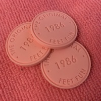 Étiquette en caoutchouc de silicone avec logo gravé, design le plus récent, logo en relief durable, étiquettes en caoutchouc PVC cousues pour chaussures