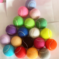 Balle de tennis en caoutchouc écologique moderne et colorée, personnalisable, jouet à mâcher durable pour l'entraînement et le jeu des chiens