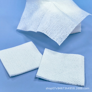 Pansements non tissés Hongsheng Medical : stériles, absorbants et nettoyants pour les plaies, 5*5cm, 4 couches/pansement, non stériles. - Product Image 3