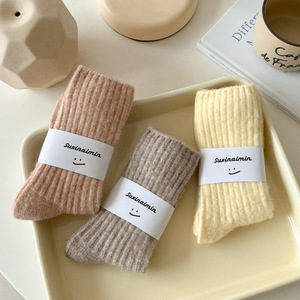 <span class=keywords><strong>Chaussettes</strong></span> d'hiver Jingwen OEM, <span class=keywords><strong>chaussettes</strong></span> mi-mollet en laine épaisse doublées de polaire, couleur unie, rayées, <span class=keywords><strong>chaussettes</strong></span> pour femmes - Product Image 3