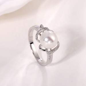 Bagues de fiançailles et de mariage KAMMY en forme de boule plaquées rhodium avec zircon vintage de luxe personnalisé et perle d'eau douce de 8 à 8,5 mm pour femmes - Product Image 4