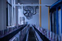 Nouvelle machine de peinture par pulvérisation automatique avec ventilateur à air traitement de la flamme élimination de la rouille dépoussiérage four équipement noyau moteur composant PLC
