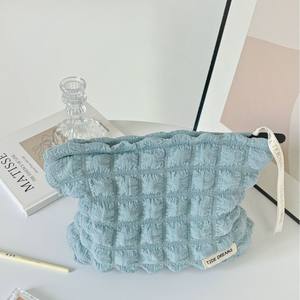 Nuovo Modello di Borsa per il Trucco con Design a Fiocco, Chiusura a Cerniera - Custodia Portatile per Set da Doccia da Viaggio - Grande Capacità Personalizzabile - Product Image 6