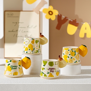 Tasses en porcelaine personnalisées en usine avec poignées en forme de fruits 3D, capacité de 13 oz, tasse à café en céramique, compatible lave-vaisselle et micro-ondes - Product Image 1