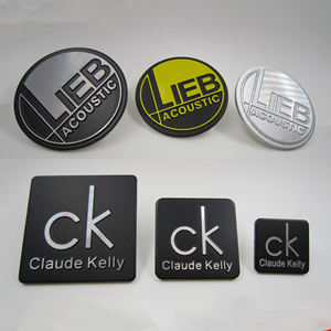 Металлические заготовки для табличек из алюминия с индивидуальным логотипом, тиснением, серебристым матовым покрытием и узором CD, поставляемые напрямую с завода, модные металлические таблички для динамиков - Product Image 1