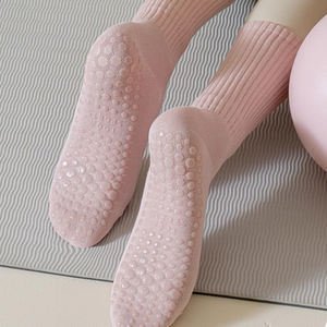 उच्च गुणवत्ता वाली कपास गुलाबी बैले पकड़ मोजे व्यक्तिगत कस्टम एंटी-स्लिप पिलेट्स लोगो के साथ योग मोजे - Product Image 3