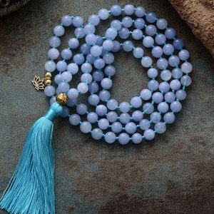 Collier Mala Hylandite à 108 perles avec pendentif Lotus et pompon, long bijou perlé pour la méditation et la mode, unisexe - Product Image 2