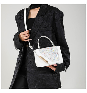 Nouveauté Sacs carrés pour femmes d'hiver et d'été Fermeture à rabat unique Cuir PU Marque Zihao Sacs à main de luxe tendance - Product Image 6