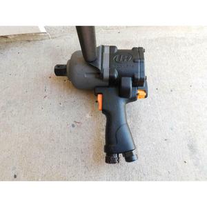 Clé à chocs pneumatique Ingersoll Rand 3940P2Ti 1 pouce, style pistolet, construction en titane - Product Image 2