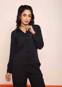 Conjunto de Dos Piezas para Mujer con Camisa Detallada con Pedrería y Pantalones, Atuendo Elegante con Adornos Brillantes, Estilo Moderno - Product Image 2