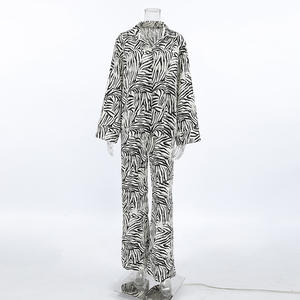 Enyami kadınlar Zebra baskı uzun kollu üstleri ve geniş bacak pantolon rahat günlük giyim 2 parça düğme aşağı salon seti - Product Image 4