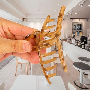 Large Amber Shark Hair <b>Clip</b> 13 Cm Gripper For Women Daily Use Mixed Materials Headdress - Product Image 2