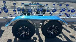 <span class=keywords><strong>Remorque</strong></span> de <span class=keywords><strong>bateau</strong></span> en aluminium à essieu tandem à rouleaux oscillants à chargement facile de 8,2 m avec certification VIN CE DOT, adaptée aux bateaux de 7 m - Product Image 2