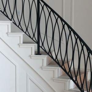 Clôture de piscine en fer forgé tout temps - Barrière résistante à la corrosion pour piscine extérieure - Product Image 1