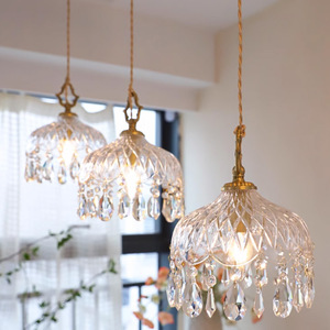 Restaurant rétro français avec trois petits lustres, lampes en verre de comptoir d'îlot de style américain moderne japonais pour maison d'hôtes - Product Image 4