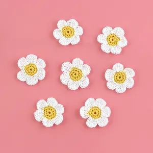 1.5 inç mini papatya çiçek tığ motif beyaz ve sarı çiçek el yapımı tığ giysi çantası aksesuarları için