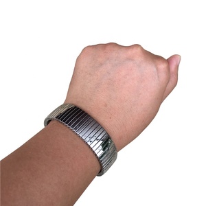 Correa de <span class=keywords><strong>Reloj</strong></span> de Metal Elástica de Acero Inoxidable de Buena Calidad, Lista para Enviar, Económica, para <span class=keywords><strong>Hombre</strong></span> <span class=keywords><strong>y</strong></span> Mujer, Venta al Por Mayor - Product Image 6