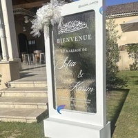Panneau de bienvenue d'entrée de fontaine de mariage en verre clair avec LED cascade de fond de fête panneau de bienvenue d'eau