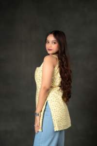 Kurti Corto con Cuello Cuadrado y Estampado Floral Mini/Delicado de Color Rosa de Shifa Trendy para Mujer, Vestido Étnico Cómodo para Uso Diario, Fiestas y Verano - Product Image 3