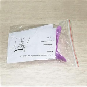 बाहरी यात्रा के लिए प्लास्टिक सिलिकॉन जलरोधी टिकाऊ लचीला स्थायी यूरिनल बैग बाहरी यात्रा के लिए महिला आपातकालीन वाहन यूरिनल किट - Product Image 5