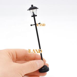 ILAND Dollhouse Electromagnétique Modèles 1:12 Noir Carré Abat-Jour Lampadaire, Pour Dollhouse Jardin Extérieur - Product Image 1