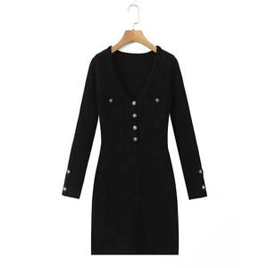 Robe moulante en maille chenille à col en V Happy Plus, grande taille, noir mystérieux, taille cintrée, boutons, couleur unie, style simple - Product Image 4