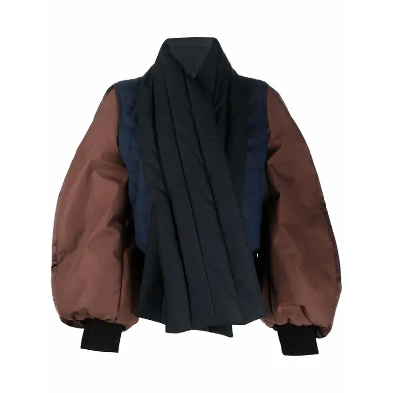 バルーンスリーブコントラストパネルを備えた新しいデザインの冬の暖かいキルティングふくらんでいるジャケットクロススカーフ付きユニセックスクロップドコート