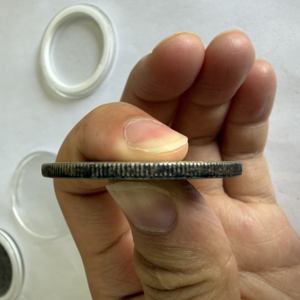 Decorazione per la Casa di Lusso Personalizzata in Metallo a Forma di Moneta con Immagini di Teste Umane - Product Image 5