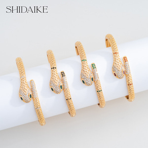 <span class=keywords><strong>Bracelet</strong></span> à breloques de mode pour dames élégantes en laiton zircon plaqué or 18 carats Options personnalisées disponibles-Design serpent Design ouvert en gros - Product Image 2