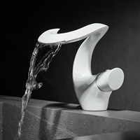 Robinet de lavabo unique de haute qualité en laiton design moderne Mélangeur de salle de bain Robinet de lavabo en cascade