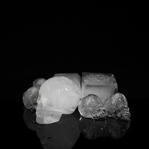 Molde de silicona 3D de calavera gigante negra de Halloween, alimentado por USB, apto para congelador, para cubitos de hielo y recipientes de helado para whisky y bebidas - Product Image 3