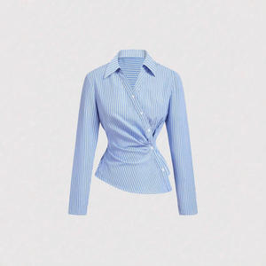 <span class=keywords><strong>Camicia</strong></span> Asimmetrica <span class=keywords><strong>a</strong></span> Maniche Lunghe da <span class=keywords><strong>Donna</strong></span> con <span class=keywords><strong>Righe</strong></span> Verticali Blu <span class=keywords><strong>e</strong></span> Bianche, Design Irregolare alla Moda - Product Image 1