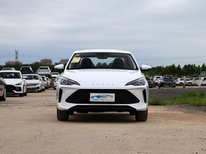 Nouvelle Berline Familiale Essence ROEWE I5 1.5L MT Édition Confort 2026, 5 Places, Boîte Manuelle 5 Vitesses, Économe en Carburant, avec Caméra de Recul - Product Image 2