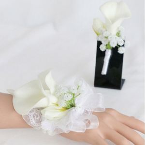 ดอกไม้ประดับข้อมือเจ้าสาว เพื่อนเจ้าสาว พี่น้องเจ้าสาว ดอกไม้ประดับมือเพื่อนเจ้าสาวในงานแต่งงาน ดอกไม้รูปเกือกม้า - Product Image 1