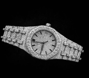 Montre en diamant Moissanite de qualité export avec mouvement à quartz, bijoux de mode pour hommes et femmes, disponible à la vente - Product Image 1