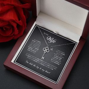 Collar con colgante de trébol de cuatro hojas para mi esposa, cadena de clavícula con circonitas incrustadas, regalo romántico de aniversario con caja de regalo - Product Image 1
