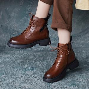 Bottes Martin pour femmes, style britannique élégant, faites à la main, en cuir de vachette, à bout rond, à lacets croisés, hauteur mi-haute, collection automne-hiver - Product Image 2