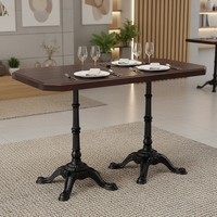 Table de salle à manger carrée en bois massif - Mobilier commercial durable et écologique pour restaurants et hôtels - Ensemble table et chaises