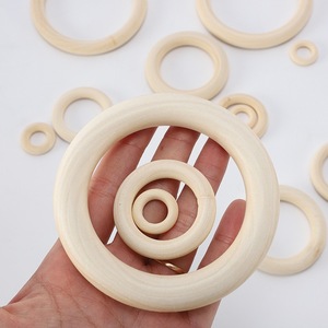 Anneaux <span class=keywords><strong>en</strong></span> <span class=keywords><strong>bois</strong></span> ronds <span class=keywords><strong>en</strong></span> <span class=keywords><strong>macramé</strong></span> massif naturel inachevé Cercles <span class=keywords><strong>en</strong></span> <span class=keywords><strong>bois</strong></span> <span class=keywords><strong>pour</strong></span> bricolage Artisanat Pendentif - Product Image 4
