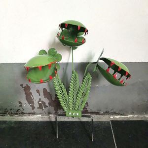 Ornement métallique en forme de plante carnivore Piège à mouches de Vénus pour décoration extérieure - Product Image 1