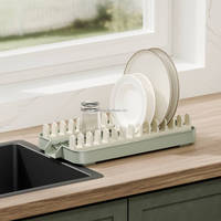 WIREKING Petit égouttoir à vaisselle en plastique antirouille, porte-assiettes pour 14 assiettes avec bac de récupération des eaux détachable pour la cuisine