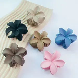 New Flower Design Frosted Color Korean Women Fashion Plastic 8 Cm Hair Claw Small Clips Sweet Girl Hair Claws