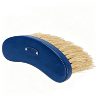 Boîte de toilettage équin personnalisée pour kit de toilettage de chevaux avec brosse corporelle, cure-ongles, brosse Dandy et peigne à crinière.
