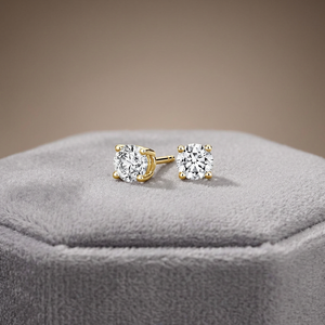 Pendientes de Diamantes Solitarios Clásicos de Cuatro Puntas - Product Image 5