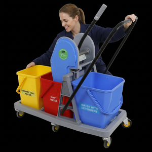Carrito de limpieza CleenTech con tres cubos de 21-25L de plástico con mecanismo de presión, colorido, fabricado en India. - Product Image 2