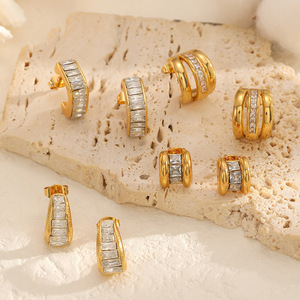 Pendientes de aro chapados en oro con cristales y diseño geométrico, aretes de acero inoxidable para uso diario para mujer - Product Image 3