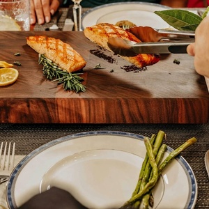 Planche à découper en noyer noir de qualité supérieure, à grain transversal, artisanale, personnalisée, écologique, grande planche à découper en <span class=keywords><strong>bois</strong></span> pour la maison et la restauration - Product Image 6