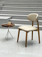 Chaise en bois d'hévéa pliable et peu encombrante, mobilier moderne pour la maison, chaises de salle à manger rembourrées en cuir pour présentoir de showroom